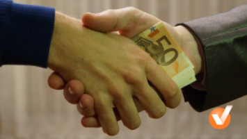 Darowizna pieniężna w rodzinie – kiedy nie zapłacimy podatku?