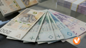 Średnia krajowa 2026 - ile na rękę dostanie pracownik i&nbsp;kiedy zapłaci wyższą stawkę podatku?