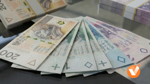 Średnia krajowa 2026 - ile na rękę dostanie pracownik i kiedy zapłaci wyższą stawkę podatku?